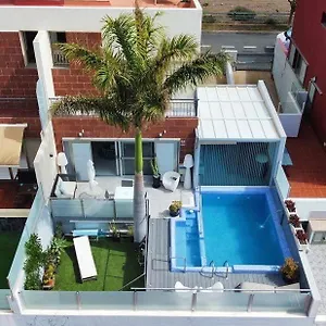 Con Piscina Privada Palmeras Hébergement de vacances