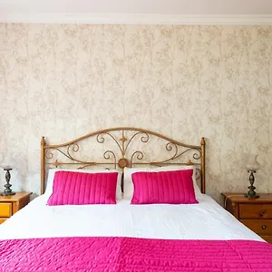 5br - Pool Parking & Tennis Court Villa